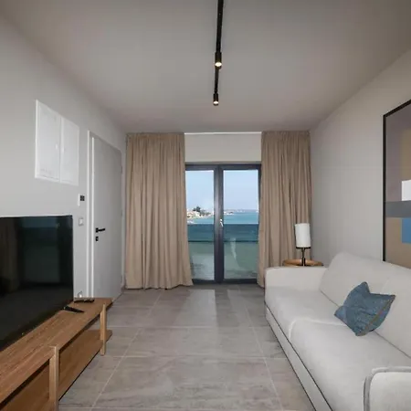 1 Bedroom Cozy In *